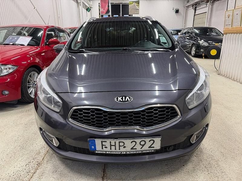 Grå Begagnad 2014 Kia Ceed Sportswagon Comfort Kombi | 89 500 kr (Marknadspris) - Bild 1/4
