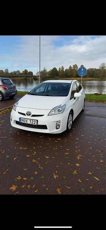 Vit Begagnad 2009 Toyota Prius Halvkombi | 60 000 kr (Superpris) - Bild 1/3