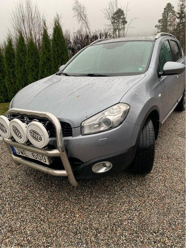 Grå Begagnad 2010 Nissan Qashqai SUV | 62 000 kr (Lite dyr) - Bild 1/3
