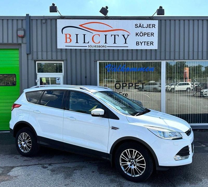 Vit Begagnad 2014 Ford Kuga Trend SUV | 99 900 kr (Lite dyr) - Bild 1/4