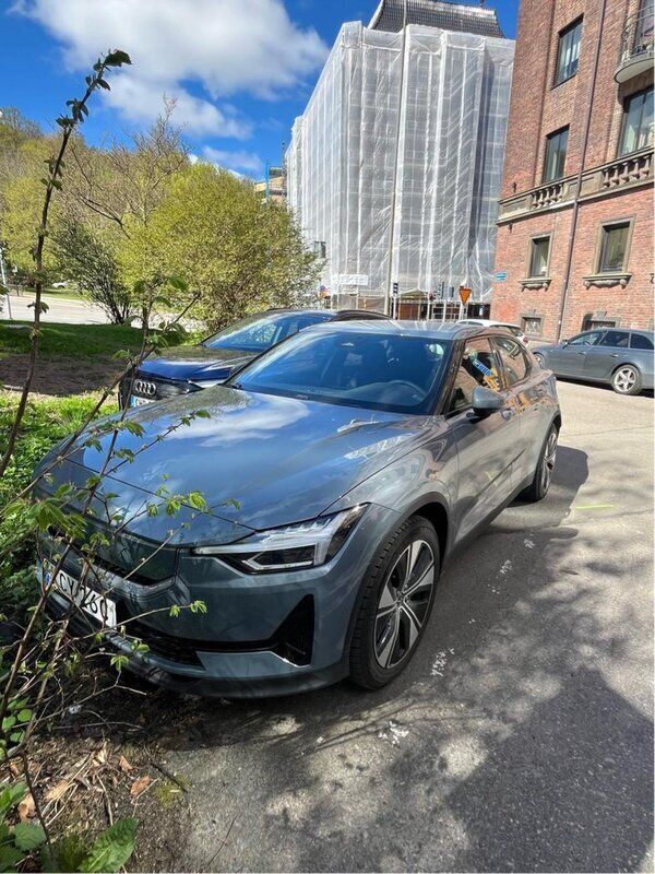 Grå Begagnad 2024 Polestar 2 Sedan | 550 000 kr - Bild 1/2