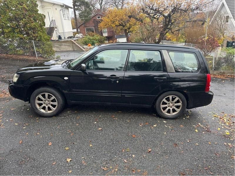 Svart Begagnad 2005 Subaru Forester SUV | 10 000 kr - Bild 1/4
