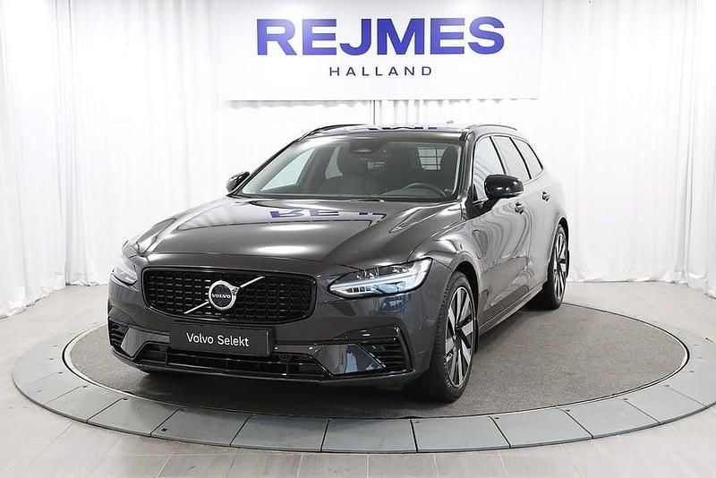 Grå Begagnad 2024 Volvo V90 Plus Kombi | 499 500 kr (Marknadspris) - Bild 1/4