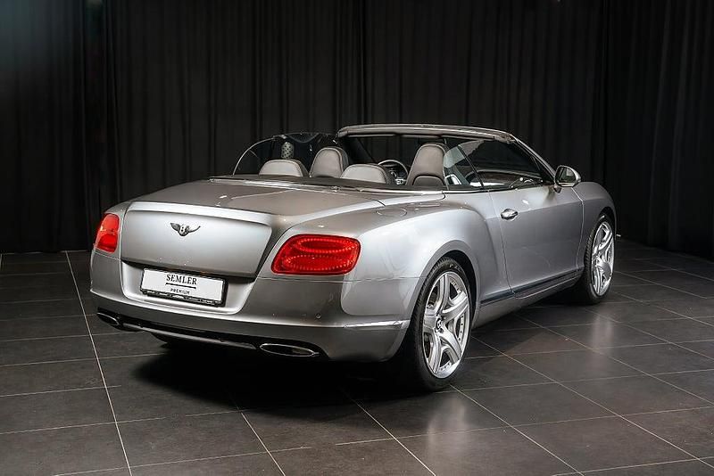 Begagnad Bentley Continental GT Convertible 575 HK (422 kW) 2012 Grå Cab