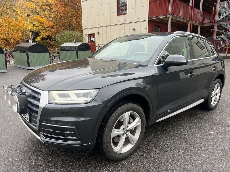 Grå Begagnad 2017 Audi Q5 SUV | 219 900 kr (Marknadspris) - Bild 1/4