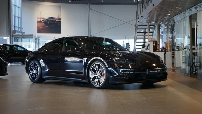 Svart Begagnad 2021 Porsche Taycan 4S Sedan | 629 000 kr (Marknadspris) - Bild 1/4