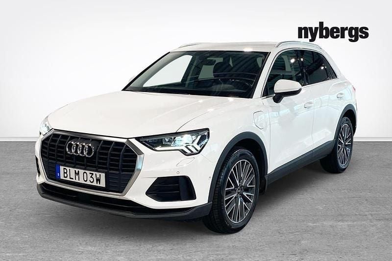 Vit Begagnad 2021 Audi Q3 Comfort SUV | 319 000 kr (Marknadspris) - Bild 1/4