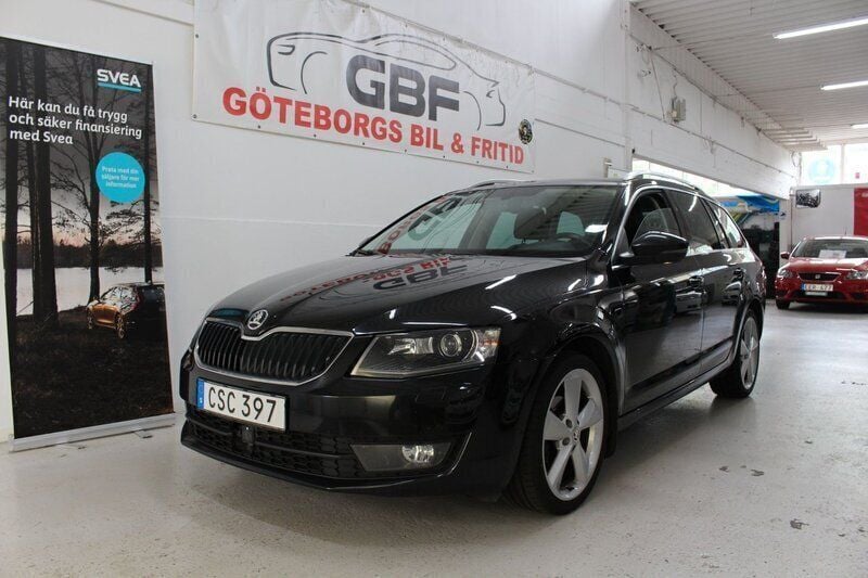 Svart Begagnad 2016 Skoda Octavia Kombi | 129 900 kr (Lite dyr) - Bild 1/4