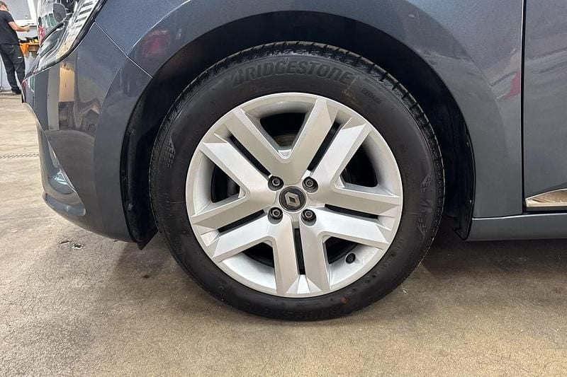 Grå Begagnad 2023 Renault Clio V Zen Halvkombi | 144 900 kr (Bra pris) - Bild 1/1