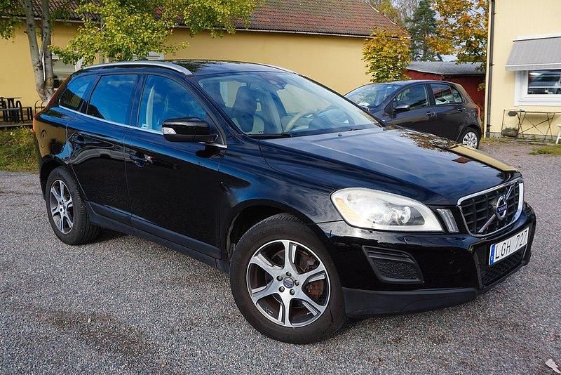 Svart Begagnad 2011 Volvo XC60 Summum SUV | 94 900 kr (Marknadspris) - Bild 1/4
