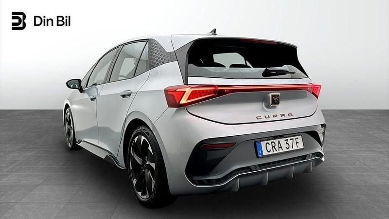 Begagnad Cupra Born e-Boost 169 kW (231 HK) 2023 Silver Halvkombi
