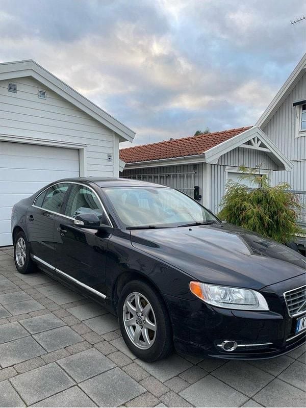 Svart Begagnad 2010 Volvo S80 Momentum Sedan | 87 000 kr - Bild 1/4