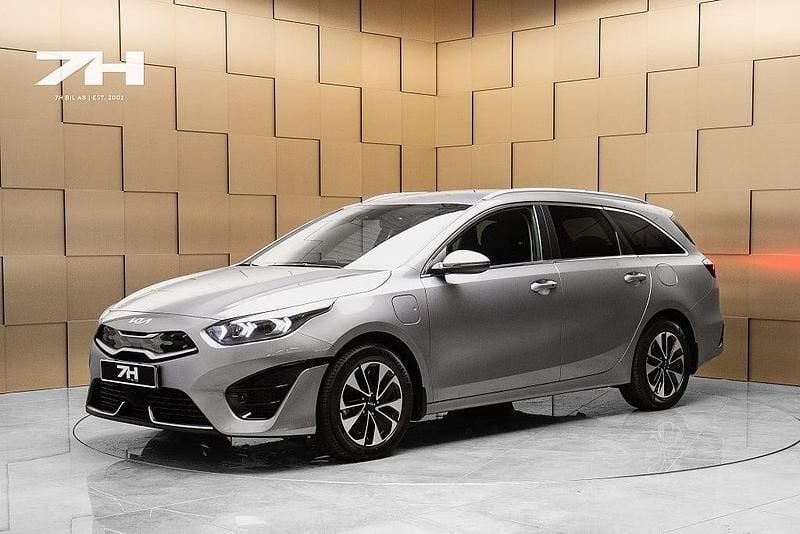 Grå Begagnad 2024 Kia Ceed Sportswagon Advance Kombi | 279 900 kr (Marknadspris) - Bild 1/4