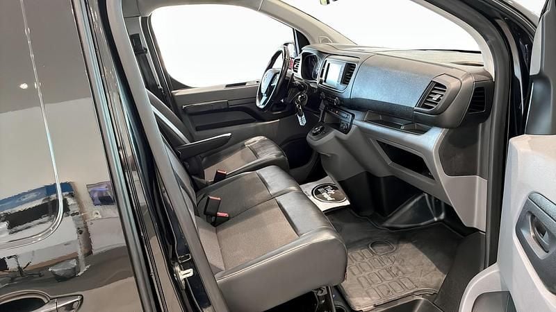 Begagnad Opel Vivaro 177 HK (130 kW) 2020 Svart Minibuss