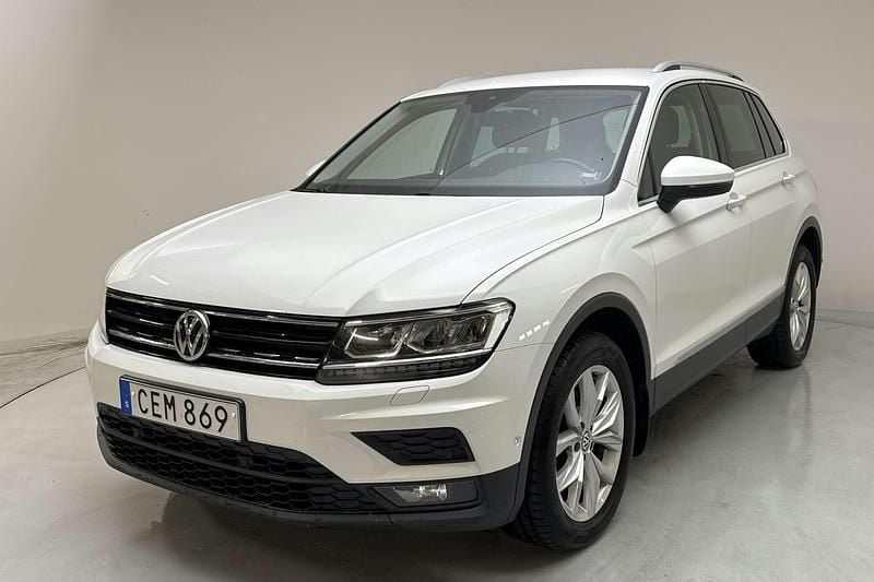 Vit Begagnad 2019 VW Tiguan Executive SUV | 234 000 kr (Superpris) - Bild 1/4