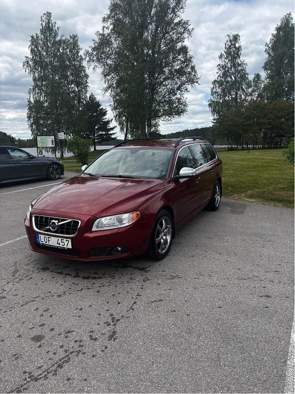 Röd Begagnad 2011 Volvo V70 Momentum Kombi | 47 500 kr (Bra pris) - Bild 1/4