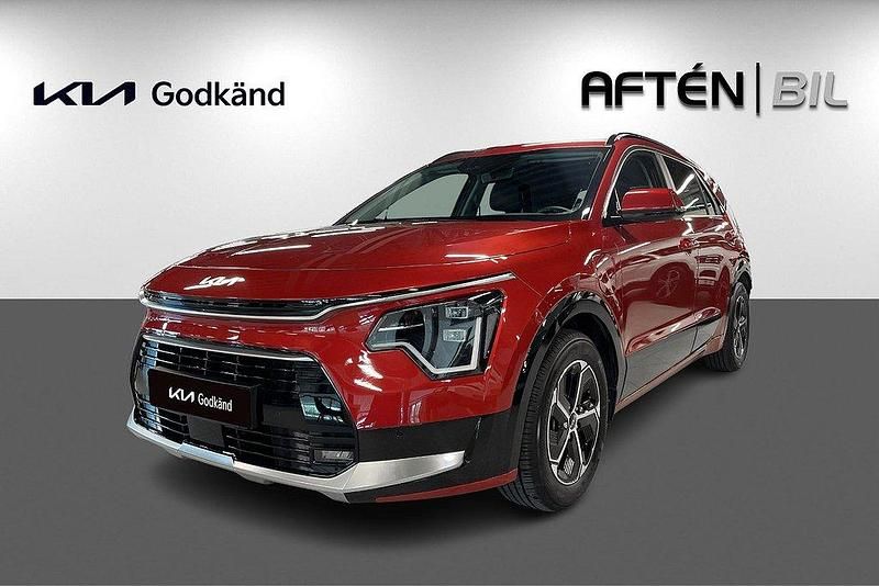 Röd (runway red metallic) Begagnad 2023 Kia Niro Advance SUV | 349 800 kr (Lite dyr) - Bild 1/3