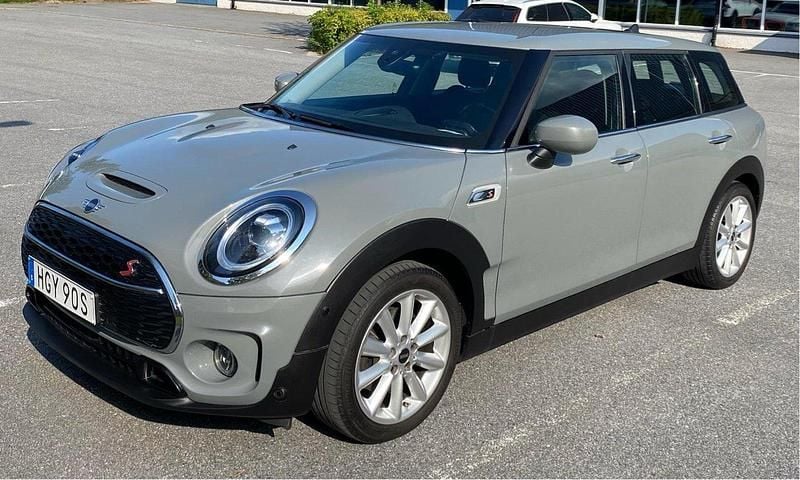 Grå Begagnad 2021 Mini Cooper S Clubman Kombi | 230 000 kr (Marknadspris) - Bild 1/4