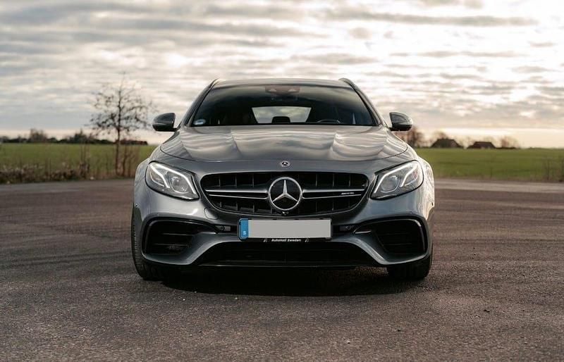 Begagnad Mercedes E63 AMG AMG 612 HK (450 kW) 2020 Silentia grau
