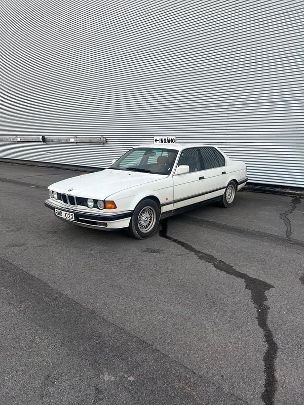 Begagnad 1990 BMW 730 Sedan | 29 500 kr - Bild 1/4