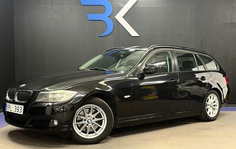 Svart Begagnad 2010 BMW 318 Kombi | 119 900 kr (Dyr) - Bild 1/4
