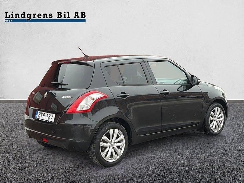 Begagnad Suzuki Swift 94 HK (69 kW) 2015 Svart Halvkombi