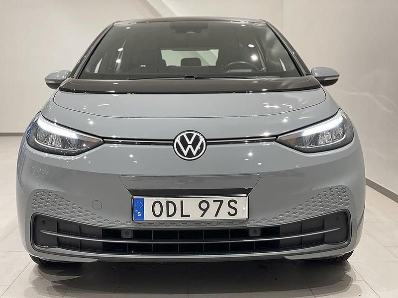 Begagnad VW ID.3 Pro Performance 150 kW (204 HK) 2023 Grå (moonstone grey black) Halvkombi