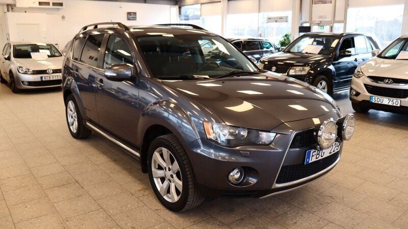 Mörkgrå Begagnad 2012 Mitsubishi Outlander Comfort Edition SUV | 74 900 kr (Bra pris) - Bild 1/4