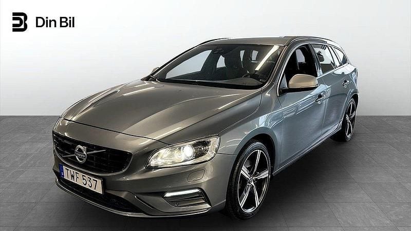 Grå Begagnad 2018 Volvo V60 Kombi | 209 900 kr (Superpris) - Bild 1/4