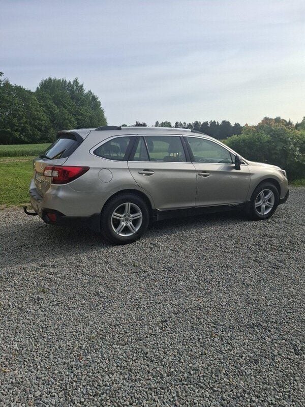 Brun Begagnad 2015 Subaru Outback SUV | 65 000 kr (Superpris) - Bild 1/4