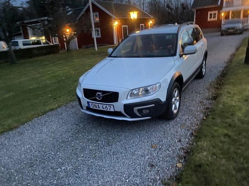 Vit Begagnad 2015 Volvo XC70 Momentum Kombi | 128 500 kr (Superpris) - Bild 1/4