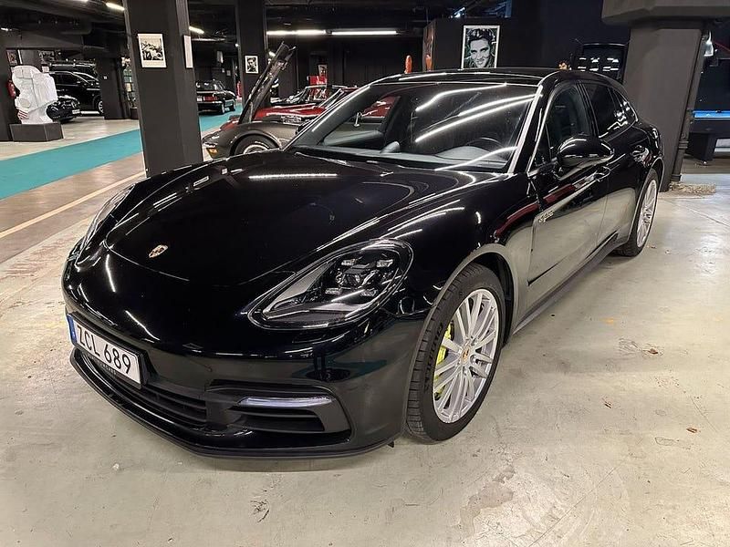 Svart Begagnad 2017 Porsche Panamera Sport Turismo Kombi | 549 000 kr - Bild 1/4