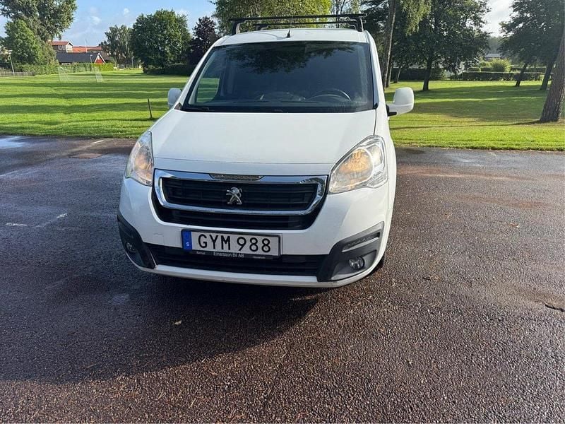 Vit Begagnad 2015 Peugeot Partner Minibuss | 55 000 kr (Marknadspris) - Bild 1/4