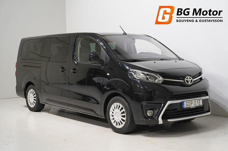 Svart Begagnad 2019 Toyota Proace Verso Kombi | 274 900 kr (Marknadspris) - Bild 1/3