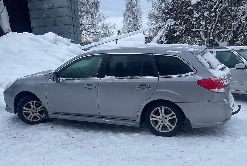Begagnad Subaru Legacy 150 HK (110 kW) 2010 Kombi