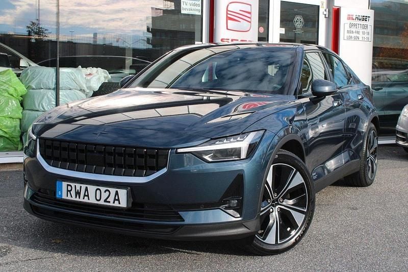 Mörkblå (blå) Begagnad 2023 Polestar 2 Pilot Halvkombi | 359 900 kr (Lite dyr) - Bild 1/4