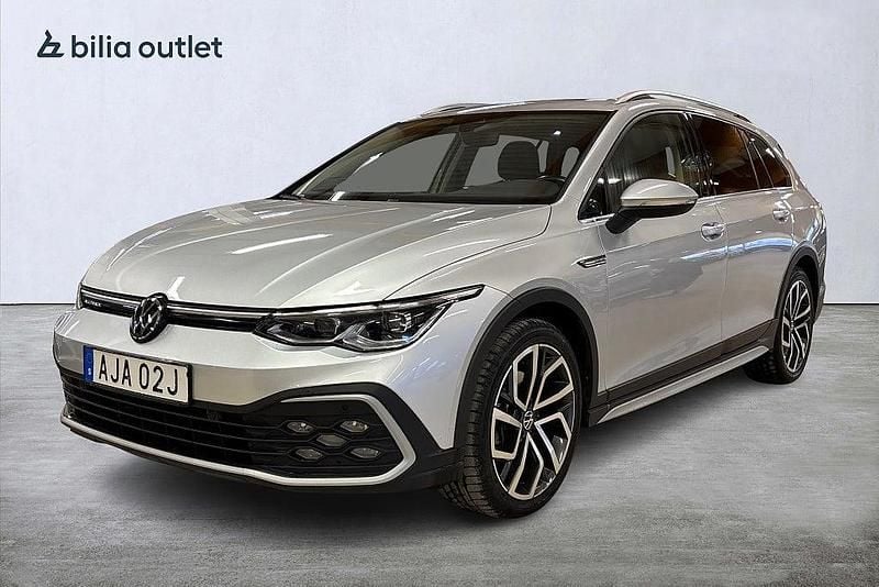 Silver Begagnad 2022 VW Golf VIII Kombi | 344 900 kr (Marknadspris) - Bild 1/3