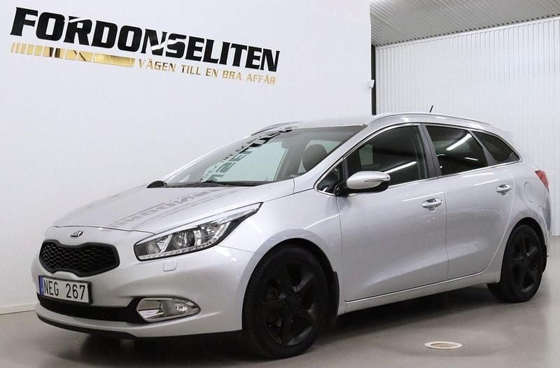 Grå Begagnad 2012 Kia Ceed Sportswagon Comfort Kombi | 69 800 kr (Marknadspris) - Bild 1/4