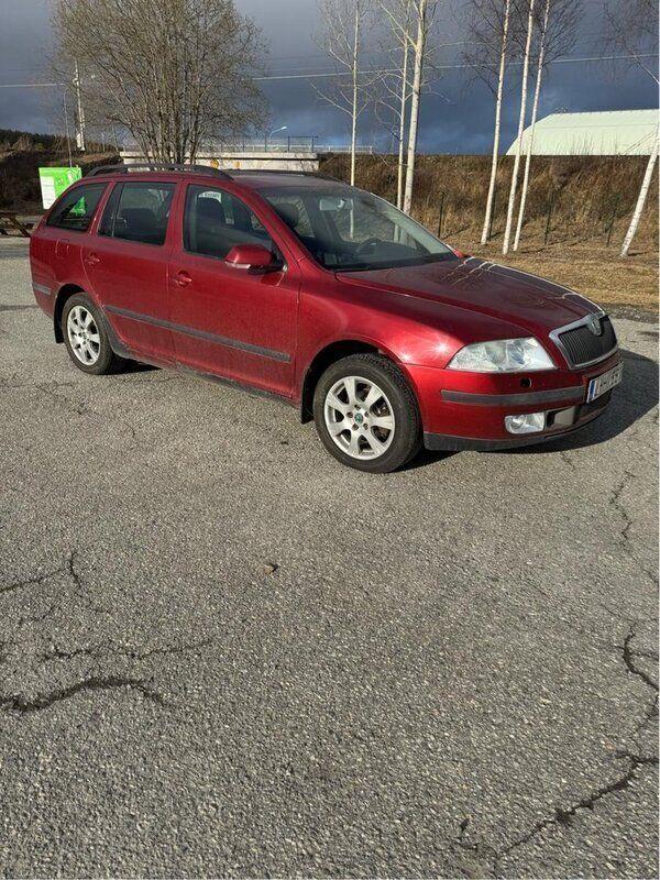 Röd Begagnad 2007 Skoda Octavia Kombi | 15 000 kr (Marknadspris) - Bild 1/3