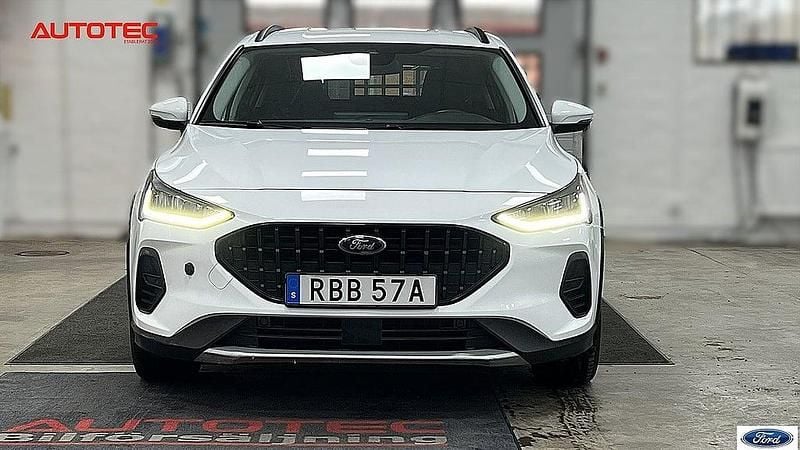 Begagnad Ford Focus Business Edition 125 HK (91 kW) 2023 Vit Halvkombi