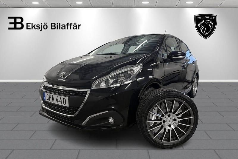 Svart Begagnad 2018 Peugeot 208 Signature Sky Halvkombi | 99 500 kr (Marknadspris) - Bild 1/4
