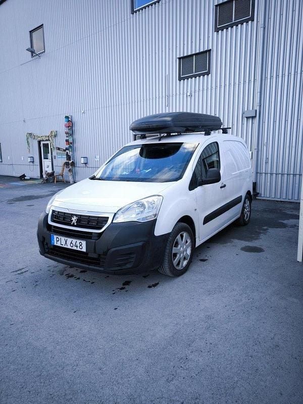 Vit Begagnad 2017 Peugeot Partner Minibuss | 59 000 kr (Superpris) - Bild 1/4