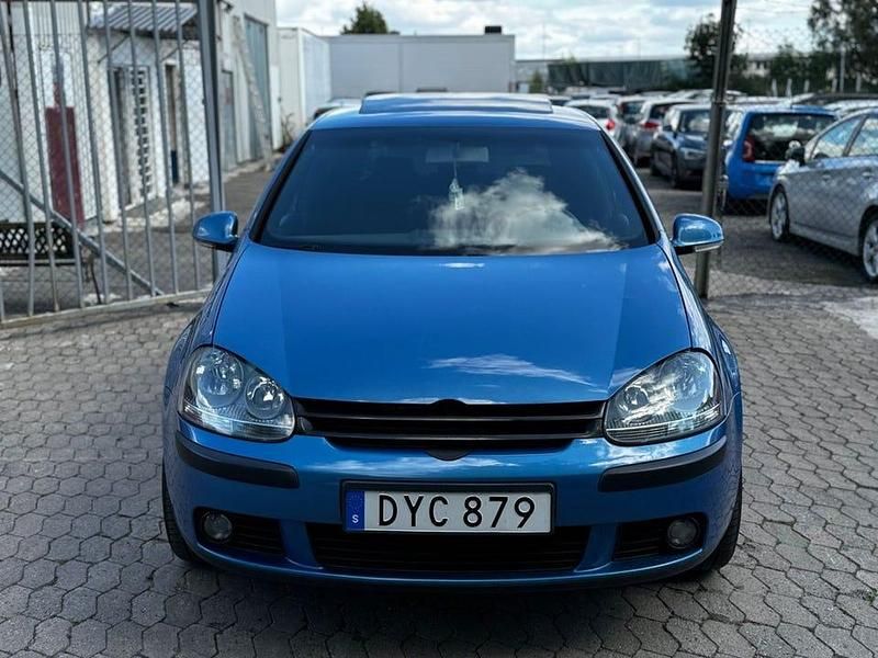 Begagnad VW Golf IV Trendline 75 HK (55 kW) 2004 Blå Halvkombi