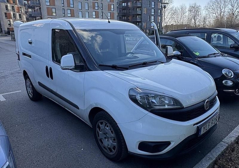 Vit Begagnad 2021 Fiat Doblò Minibuss | 99 900 kr (Bra pris) - Bild 1/4