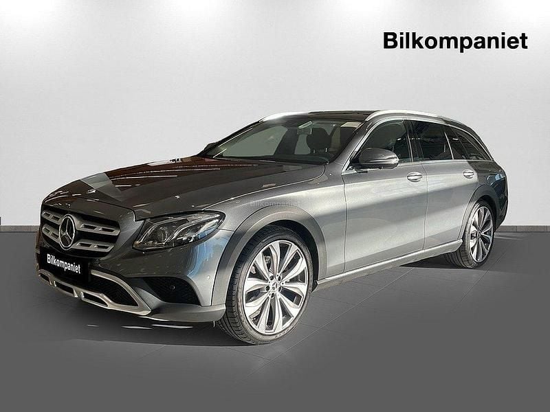 Grå Begagnad 2018 Mercedes E220 Kombi | 349 800 kr (Lite dyr) - Bild 1/4