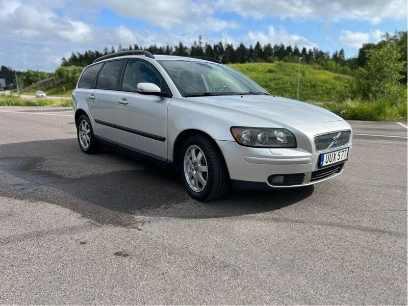 Grå Begagnad 2004 Volvo V50 Kombi | 39 500 kr (Bra pris) - Bild 1/4