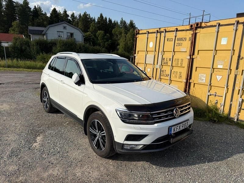 Vit Begagnad 2017 VW Tiguan GT SUV | 229 900 kr (Marknadspris) - Bild 1/4