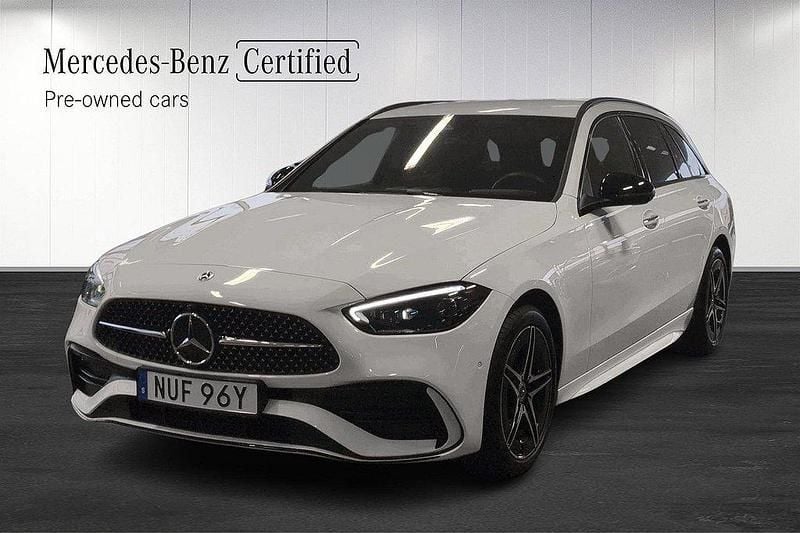 Vit Begagnad 2024 Mercedes C300e AMG Kombi | 554 900 kr (Marknadspris) - Bild 1/4