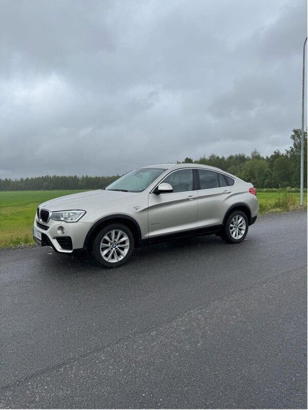 Grå Begagnad 2016 BMW X4 SUV | 199 000 kr (Superpris) - Bild 1/4