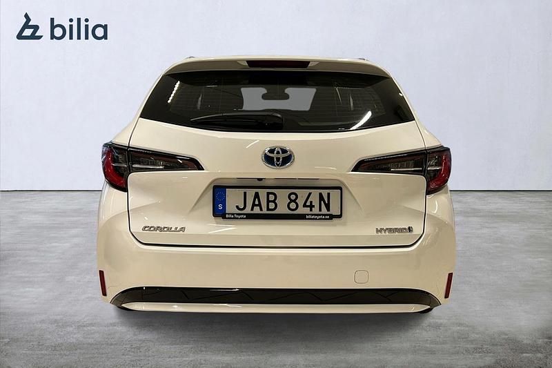 Begagnad Toyota Corolla Active 98 HK (72 kW) 2022 Vit Kombi